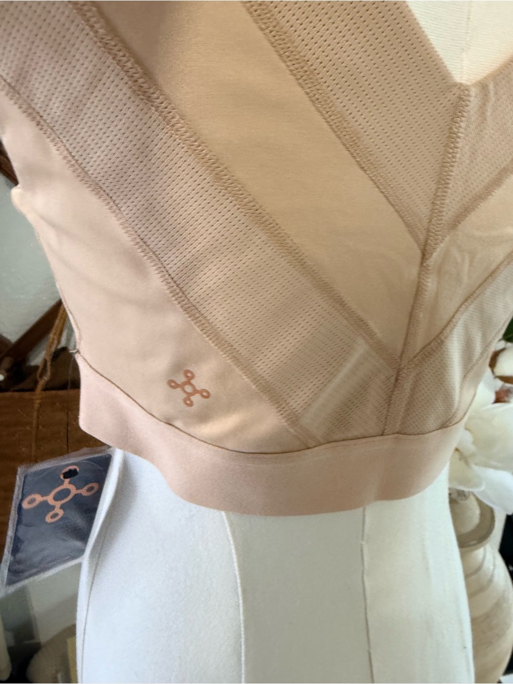 Seamless Nude Bralette Crop Top - Picture 4 of 7
